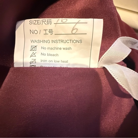 Women’s Size 16 Burgundy Sleeveless Ruched Maxi Dress Lace Back Formal Gown - Picture 15 of 16